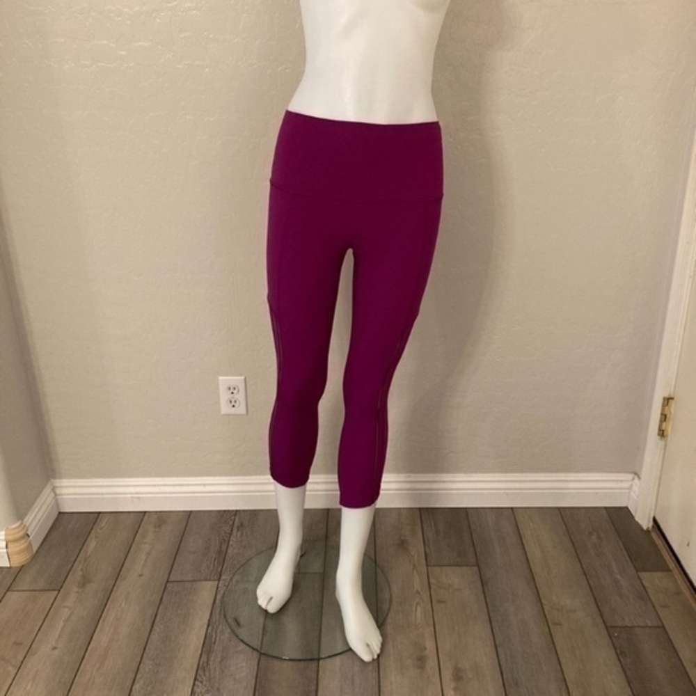 Lululemon Hot To Street Crop Berry Leggings Size 4